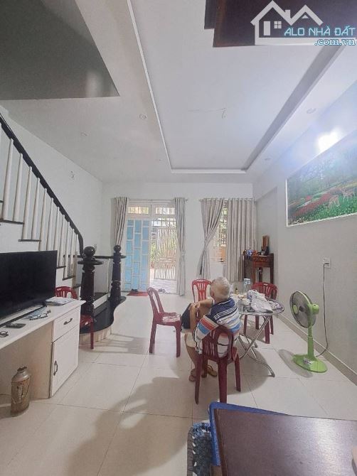 🏦Nhà 3 TẦNG- NGANG KHỦNG 6.5m - Thạnh Lộc 37, Quận 12- Hẻm 8m - chỉ 5.7 tỷ 💸 - 4