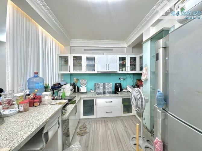 Bán gấp nhà trung tâm P. Nhuận cạnh Huỳnh Văn Bánh hẻm 4m5 1truc 5tầng gần 300m2 nhỉn 7tỉ - 4