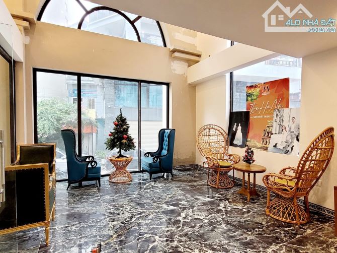 BÁN KHÁCH SẠN GIANG VĂN MINH 290m2 - 9T THANG MÁY - MT 16m - 320 TỶ - DÒNG TIỀN KHỦNG - 4