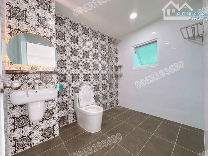 BÁN NHÀ 3 LẦU MTKD HXH 8M ĐƯỜNG SỐ,P.TÂN KIỂNG,QUẬN 7,DT 60m,4PN - 5