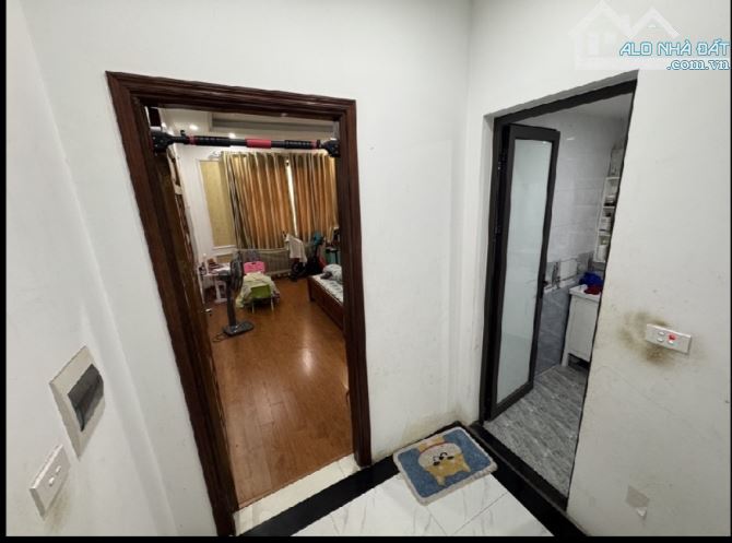 7.x Tỷ/ 40 M2 /5 Tầng/ 4.4 M tiền .Thạch Bàn. Ô TÔ - 5