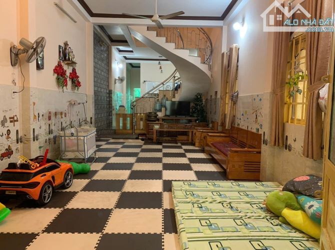 BÁN NHÀ 3 TẦNG , 142M2,  VỊ TRÍ ĐẮC ĐỊA ,  NGAY QUỐC LỘ 1K, LINH XUÂN, CHỈ 8 TỶ. - 5