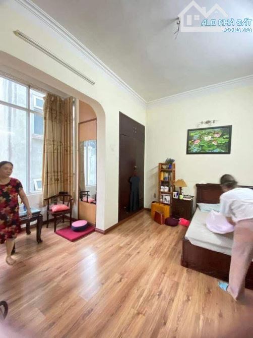 Bán nhà Kim Ngưu 45/50m2, 4T, mt 4.9m phân lô, oto vào nhà, kd văn phòng. Giá 14.6 tỷ