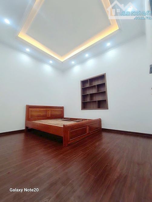 BÁN NHÀ BÙI HUY BÍCH GIẢI PHÓNG - Ô TÔ VÀO NHÀ - 5 TẦNG - 43/48M² - NỘI THẤT XỊN - 9.9 TỶ - 5
