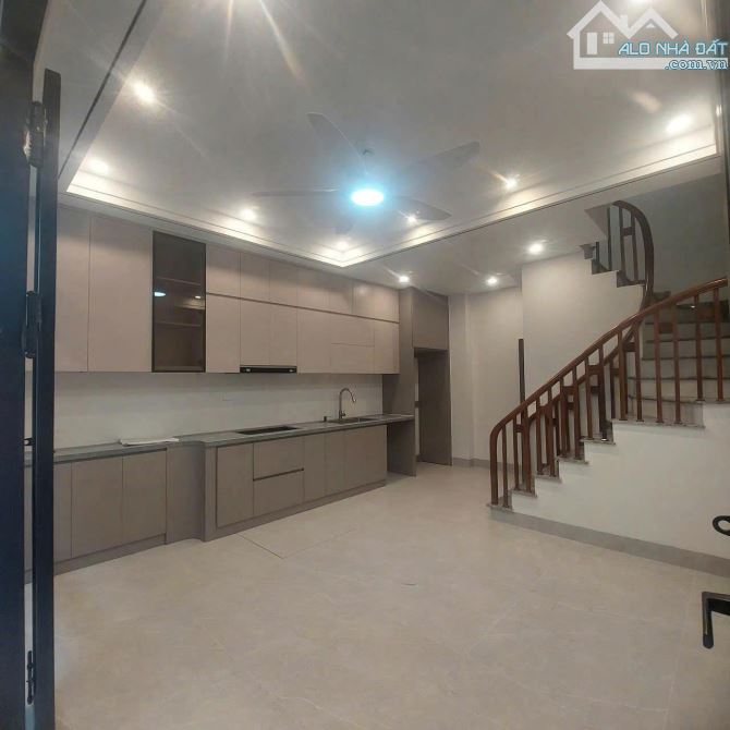 Bán GẤP! Nhà 5 tầng phố Hoa Lâm, Việt Hưng, full nội thất, 31m, MT 4.5m, nhỉnh 6 tỷ - 5