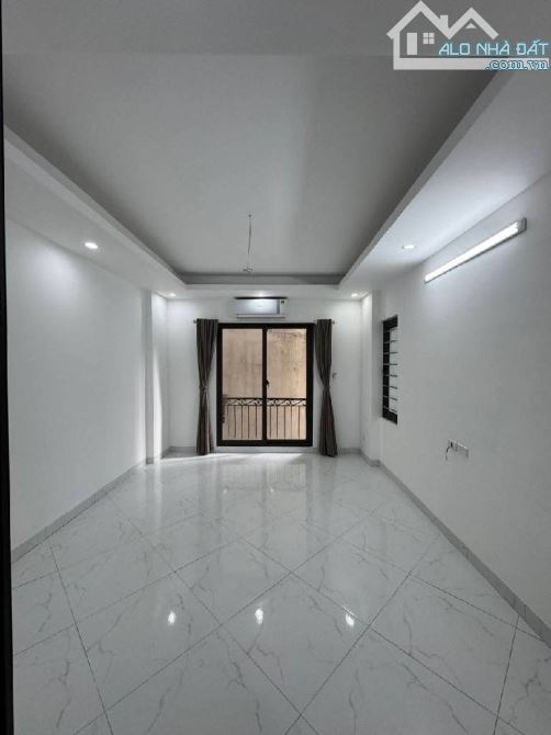 LĨNH NAM-TAM TRINH-PHÂN LÔ 5 TẦNG-NHÀ MỚI TINH-3 GÁC ĐỖ CỬA-30M RA PHỐ - 5