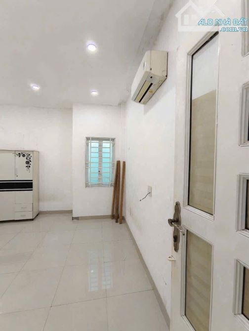 - NHÀ 2 TẦNG ĐÚC BTCT - DƯỜNG SỐ 8, SÁT ĐÔNG TÂNG LONG, TRƯỜNG THẠNH, 61m2 4,2 tỷ (còn bớt - 5