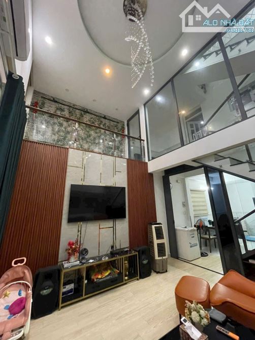 MẶT TIỀN 3 TẦNG ĐÚC TRUNG MỸ TÂY QUẬN 12 GIÁ RẺ 9.78 Tỷ  Diện tích 150m2 ( 6 x 25 ) sàn220 - 6