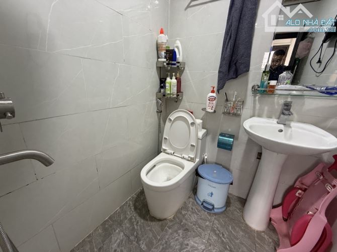 Bán tập thể phố Nguyễn Ngọc Doãn (gần sát chùa Bộc)sổ 30m2 sử dụng 90m2 giá 3,93tỷ(còn TL) - 6