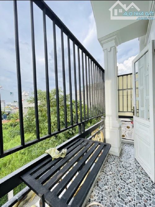 ĐƯỜNG ÔTÔ QUẬN 12,ĐỐI DIỆN CÔNG VIÊN, LẦU TRỆT 2PN, 2WC NHỈNH 4 TỶ - 6