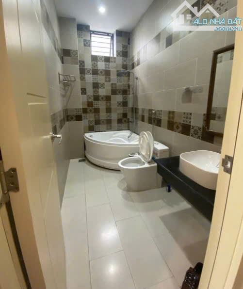 Cần bán nhà 3 tầng đường Bùi Trang Chước, Hòa Xuân giá tốt - 6