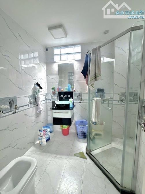 Bán gấp nhà trung tâm P. Nhuận cạnh Huỳnh Văn Bánh hẻm 4m5 1truc 5tầng gần 300m2 nhỉn 7tỉ - 6