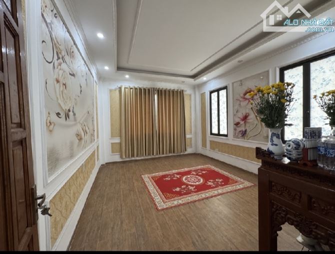 7.x Tỷ/ 40 M2 /5 Tầng/ 4.4 M tiền .Thạch Bàn. Ô TÔ - 7