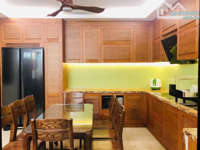 Bán nhà Kim Ngưu 63/70m2, 5T, mt 4.5m lô góc gần phố, làm văn phòng. Giá 18.9 tỷ sổ đỏ nét