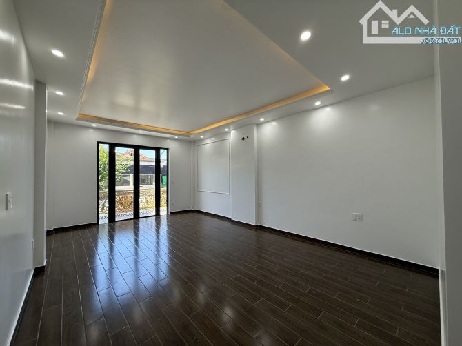 Bán nhà Ngô Gia Tự 4 tầng độc lập Thang Máy đường 12m - 8