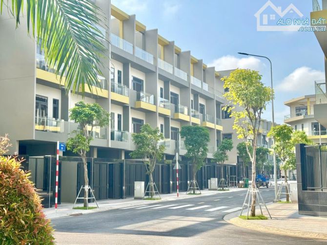 Nhà phố Bcons ngay cạnh Depot Metro, DT 72m2 - 230m2 - Giá gốc CDT ck 6.7% - 8