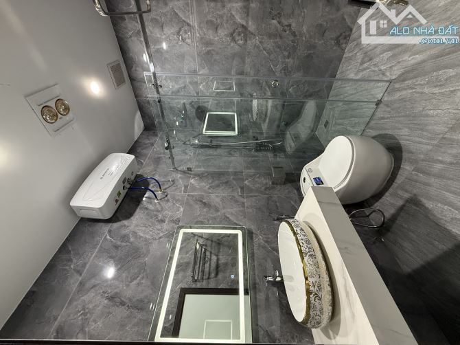 Bán nhà Ngô Gia Tự 4 tầng độc lập Thang Máy đường 12m - 9