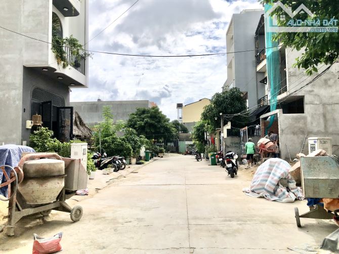Bán đất Thạnh Lộc 28 gần Ngã Tư Ga đường 6m vỉa hè 2,5m