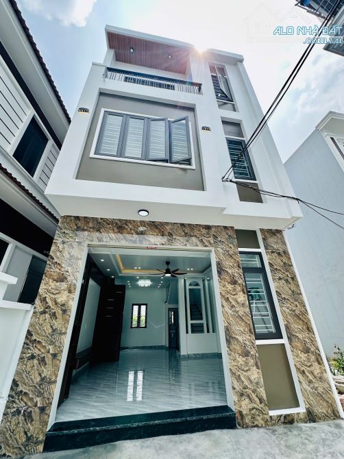 NGAY SAU NHÀ MẶT ĐƯỜNG-CĂN 3 TẦNG ĐỘC LẬP GẦN UBND ĐẶNG CƯƠNG-AN DƯƠNG-OTO ĐỖ CỬA-NGÕ NÔNG