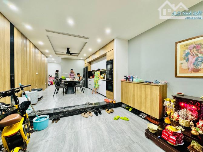 Bán Nhà : Phố Xã Đàn - 7Tầng - 6ngủ - 5m ra oto tránh