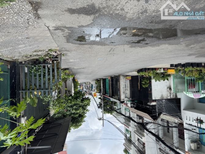 🔥 BÁN ĐẤT TẶNG NHÀ – HẺM XE HƠI Vô Nhà  – 💎 Giá 5tỷ9 thương lượng  🏠 1 trệt 2 lầu: 3PN,