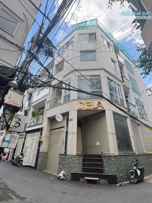 Bán Nhà CHDV Mặt Tiền Ngay Trần Nhật Duật, Q1 - Giá 20Tỷ - HĐT : 65tr/tháng- DT : 5 x 20