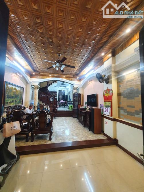 Bán nhà Khuất Duy Tiến, 50m², 4 tầng, ô tô đỗ cửa, khu VIP, an ninh dân trí, hơn 17 tỷ