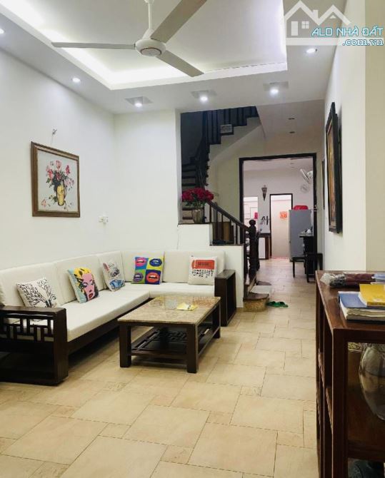 Bán Nhà 4 Tầng- Gần Phố Nguyễn Khánh Toàn- 45m- 9,x Tỷ (x Tiểu Học)