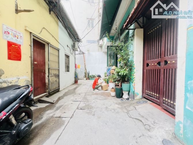 TRƯƠNG ĐỊNH , 42M2 x5T THANG MÁY , GIÁ CỰC TỐT , GẦN PHỐ , MẶT TIỀN 4,6M , 8,5 TỶ