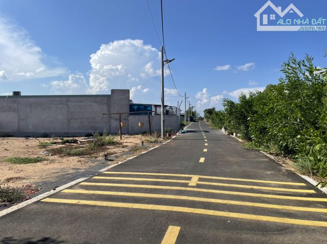 Bán 2 lô đất đường nhựa tim vàng sát đường Nguyễn Huệ cách TT Đất Đỏ chỉ 1km giá 890tr\lo