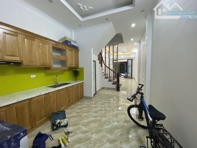 Bán nhà Hoàng Ngân - Nguyễn Ngọc Vũ, Cầu Giấy. 65m2 x 4 tầng cực đẹp, ngõ thông, KD nhỏ.