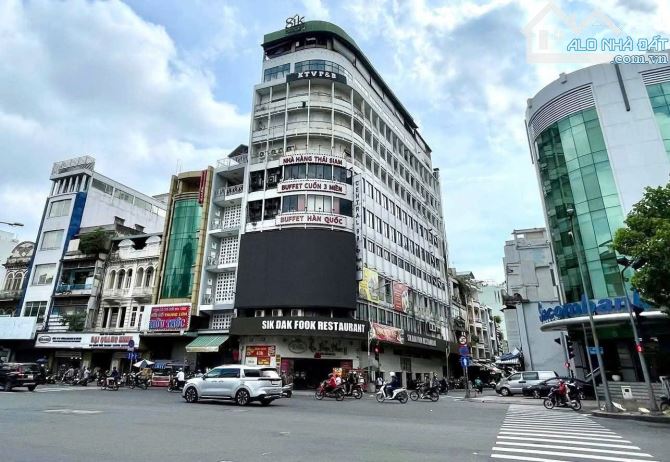 Tòa nhà 411 Trần Hưng Đạo, Phường 14, Quận 5 DT 9.15 x 35.6m CN 300.6m2 10 lầu HĐT 30.000$
