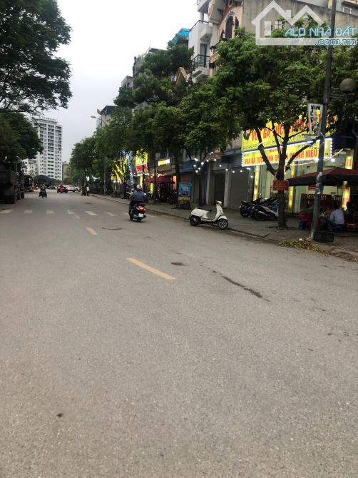 Bán đất hiếm phố trạm ngõ ô tô, gần mặt phố, 66m2, mặt tiền 4m, giá nhỉnh 12 tỷ.