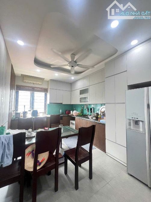 BÁN NHÀ MẶT PHỐ TRUNG TÂM CẦU GIẤY – VỈA HÈ – KINH DOANH – THANG MÁY NHẬP KHẨU