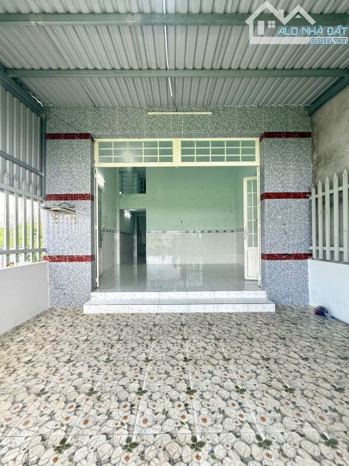 Nhà c4 kiên cố 106m2 giá 1ty2 có gác lửng đường oto, sổ có hiển thị đường