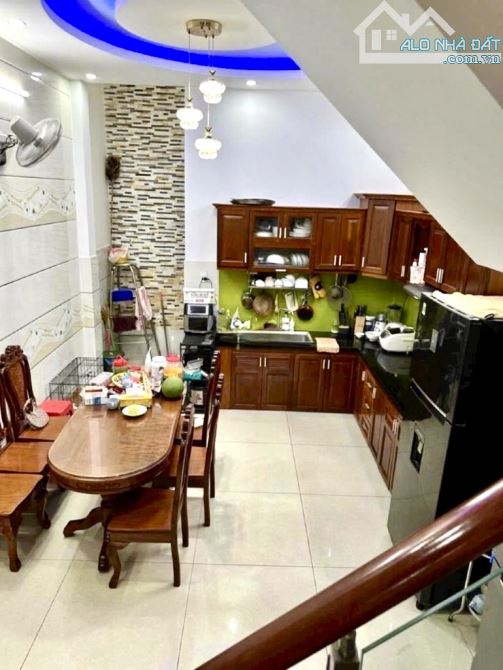 Quận 3, liền kề Trần Quang Diệu_Lê Văn Sỹ, 5 Tầng, 5Pn, 42m2, cho thuê 15tr/th, 7.95 Tỷ