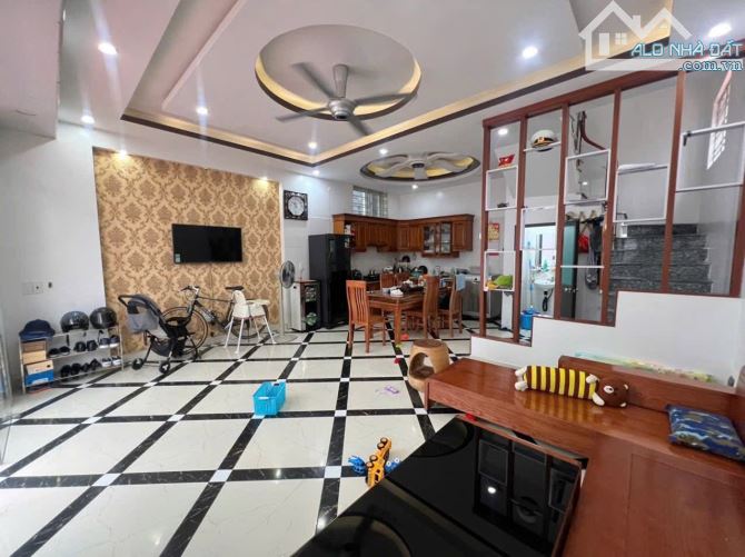 Nguyễn Văn Cừ giảm chào 300tr nhỉnh 6 tỷ 35m 3 tầng