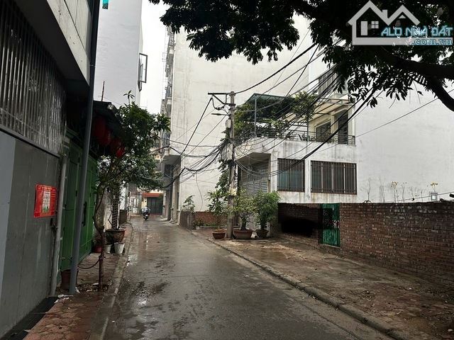 Mảnh đất vàng Ngọc Thuỵ,ô tô và đất,sát mặt phố,ngõ thông,60M,MT 5.5M,Hơn 9 tỷ