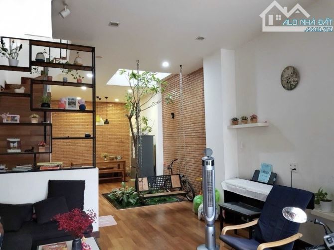 Bán nhanh nhà 3 tầng thiết kế ấm cúng góc 2 mặt tiền gần Đặng Văn Bi Oto ra vào thoải mái
