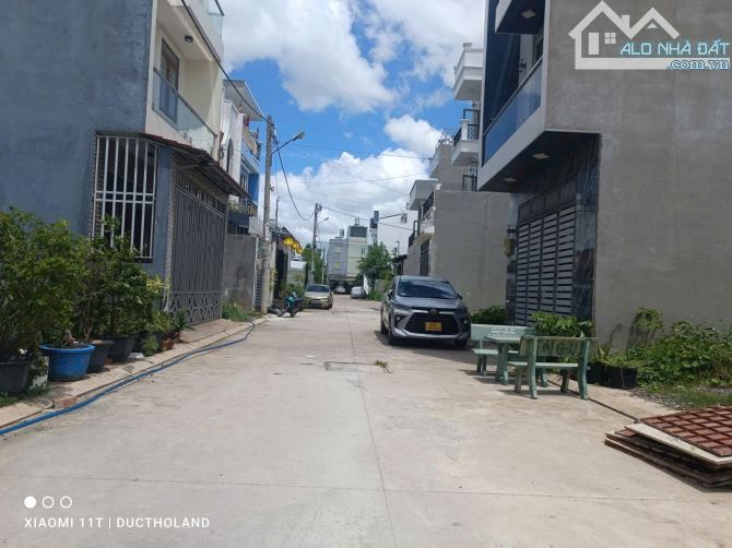 Bán nhà 5x16m, 3 tầng, 4PN, hẻm đẹp 8m hai xe hơi tránh đường TX25, Thạnh Xuân, nhỉnh 5Tỷ