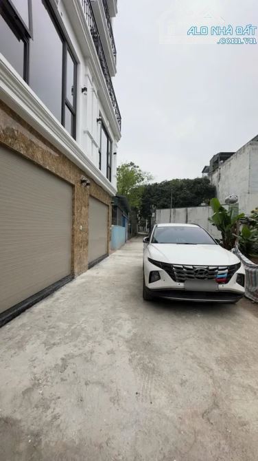 Bán căn nhà Hoa Động Cự Khối 30m 6T MT4.5m chỉ hơn 6 tỷ ô tô tránh trước nhà, gần phố