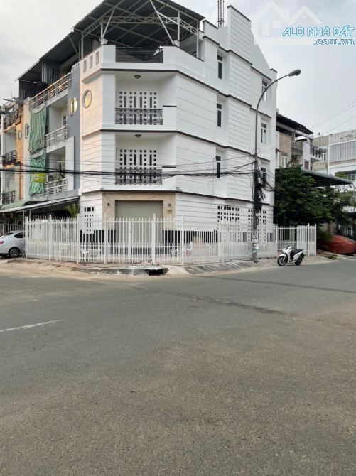 Bán nhà 1 trệt 3 lầu góc 2 mặt tiền đường Lê Tấn Quốc và đường số 3, TPCT