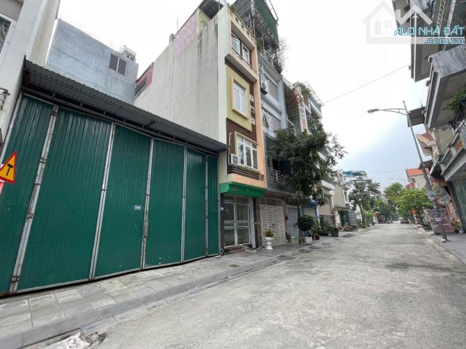 Bán đất tặng nhà cấp 4, Thanh Am, Long Biên: 90m2/17.9 tỷ, đường 10m, vỉa hè,kinh doanh