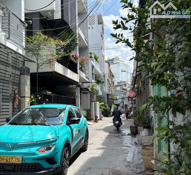 Bán nhà hẻm xe hơi sát Mặt Tiền Tân Quy, Quận 7, 4x22, 3 tầng, nhỉnh 8 tỉ