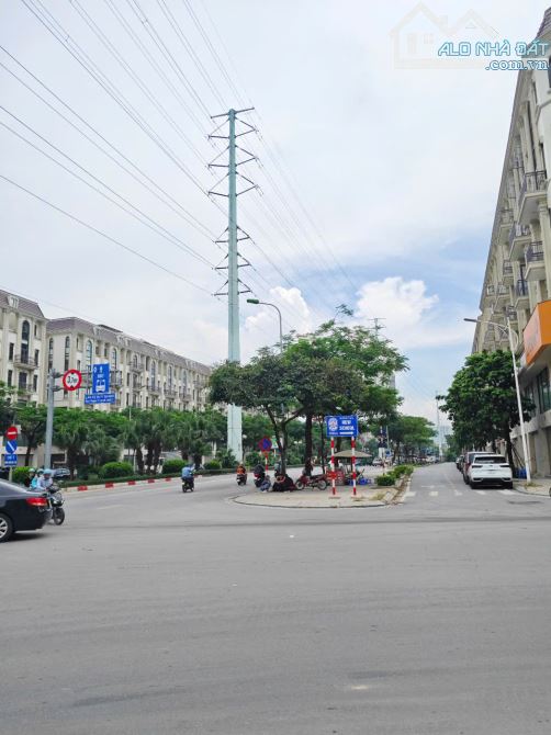 Bán nhà gần Đường đôi HIMLAM Vỉa Hè Ô Tô Tránh 50m 5 Tầng 10.5 Tỷ