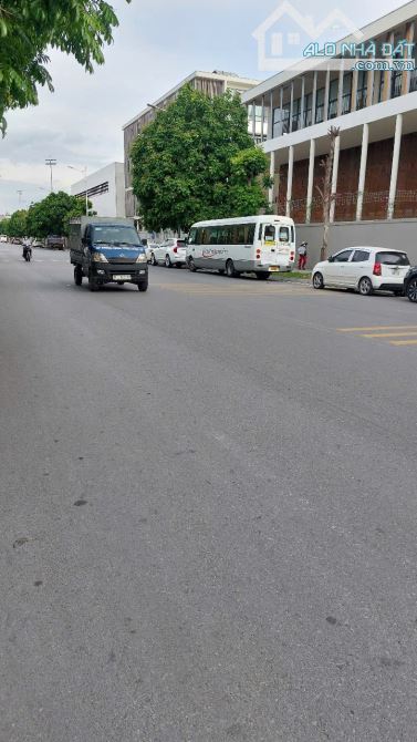 Bán đất phố Ngọc Thụy 90m2- mặt tiền 5m- 11 tỷ, ô tô , gần trường Việt Pháp