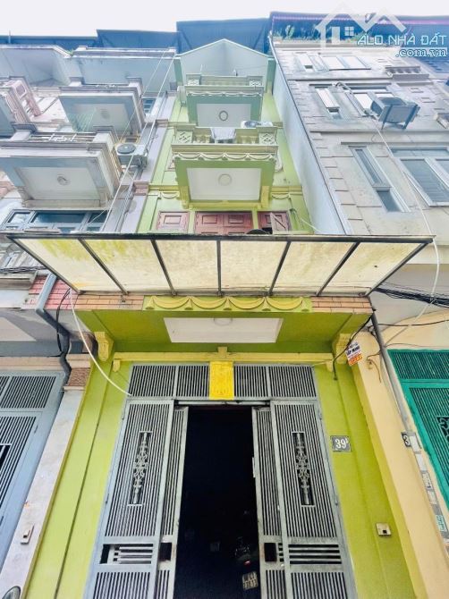 Bán nhà Định Công, gần hồ, DT40m2, 2 thoáng, giá 7.3 tỷ, sổ vuông
