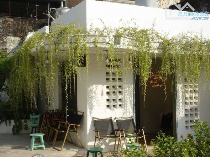 Cho thuê biệt thự sân vườn Quận 3 DTSD 700m2, 3 lầu sân vườn giá 99 triệu 221/ Lê Văn Sỹ