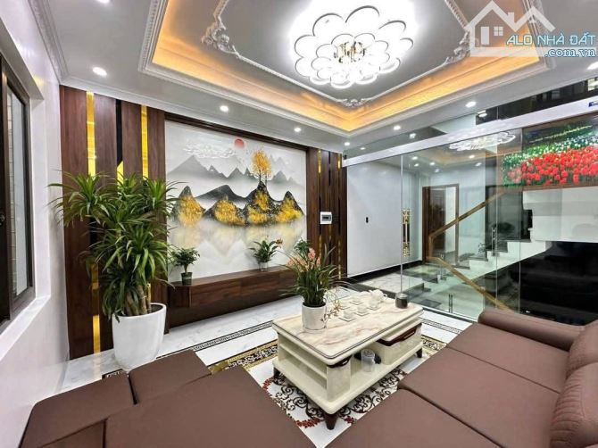 Bán dãy nhà 5 căn - 4 tầng Trung tâm Hồ Sen - Lê Chân. Có thang máy, Giá chỉ từ 5,8 tỷ
