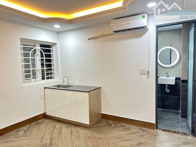 Bán Toà NHà CHDV MT ngay Quang Trung Gò Vấp 10x30m Hầm 7 tầng HĐT 160tr giá 37.5 tỷ.
